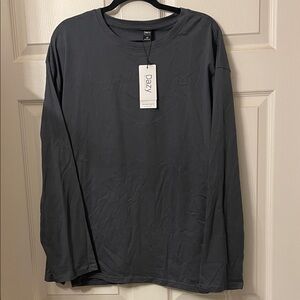 Dazy long sleeve tshirt. Soft and comfy- nwt.